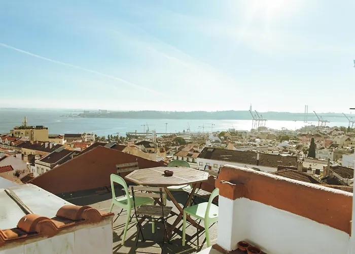 Olympo Shared Flat With Amazing River View بيت ضيافة