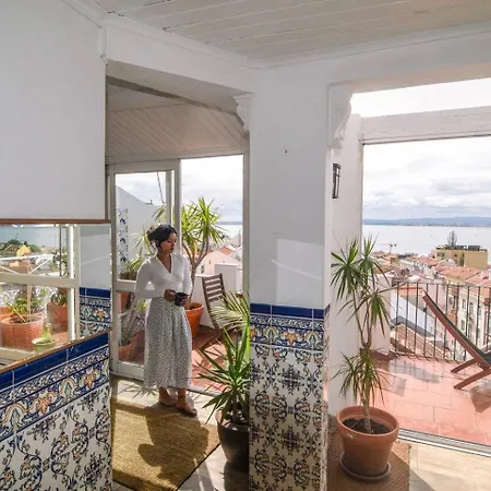 Olympo Shared Flat With Amazing River View Casa de hóspedes