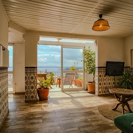 Olympo Shared Flat With Amazing River View Гостевой дом