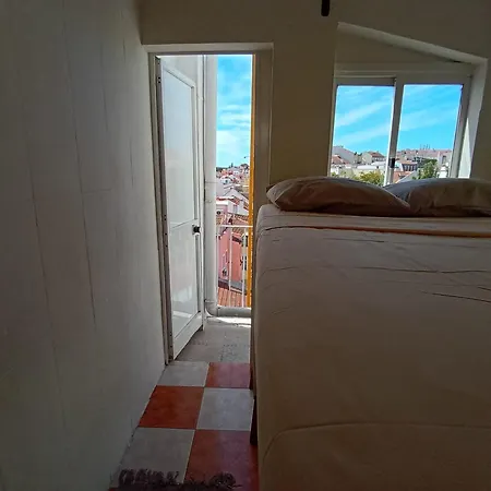 Olympo Shared Flat With Amazing River View Гостевой дом Лиссабон